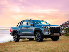 Changan открыла продажи дизельного пикапа Hunter Plus: вид спереди сбоку у моря
