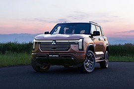 Новое поколение Mitsubishi Pajero показали в Токио: вид спереди сбоку