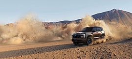 Новое поколение Mitsubishi Pajero показали в Токио: вид сбоку на песке
