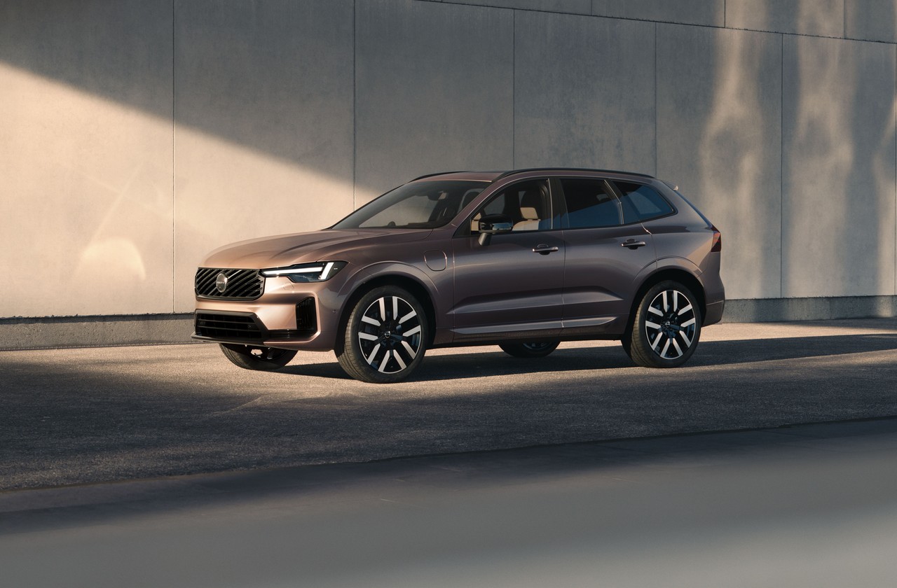 Длинноходные гибриды Volvo XC60 и XC90 встанут на конвейер этой осенью