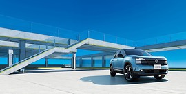 Nissan расширит европейскую линейку кроссовером Kicks e-POWER: вид спереди сбоку у здания
