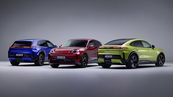 Porsche расширила опции электрического Cayenne: три машины в студии, вид сзади