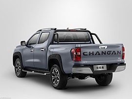 Дизельный Changan Hunter Plus получил комплектации Стандарт и Комфорт: вид сзади сбоку