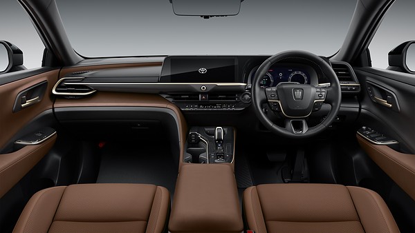 Toyota начала продажи обновлённых Crown Sport и Crown Sedan: передняя панель и передние кресла кроссовера