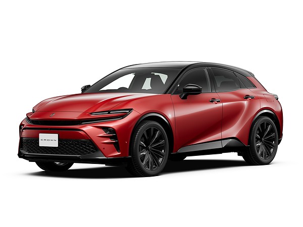 Toyota начала продажи обновлённых Crown Sport и Crown Sedan