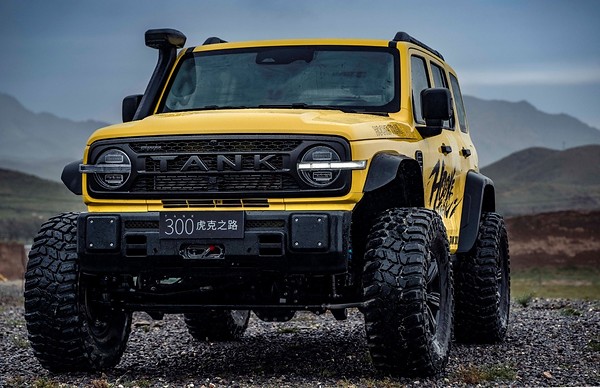 Tank начала продажи внедорожника 300 Hooke Trail в Китае: внедорожник, вид спереди сбоку