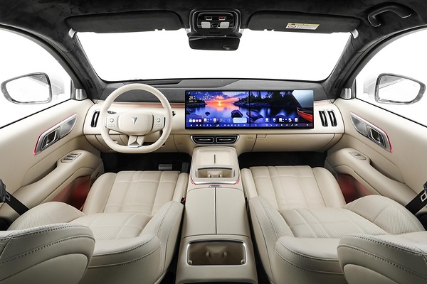 Changan раскрыл оснащение DEEPAL S09 для России: салон, передняя панель и первый ряд