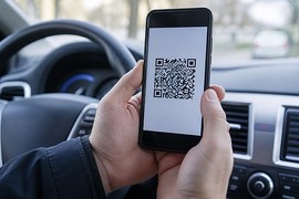 С 8 сентября в ПДД права и СТС можно предъявлять QR-кодом