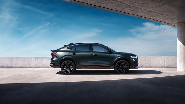 Renault представила ограниченную серию Rafale Hypnotic: вид сбоку