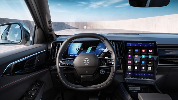 Renault представила ограниченную серию Rafale Hypnotic: передняя панель и проекционный дисплей